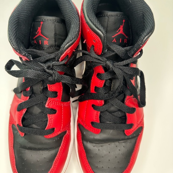 Nike Air Jordan 1 Mid GS Sneakers Black/Gym Red/White Boys Size 7 Youth - Picture 5 of 11